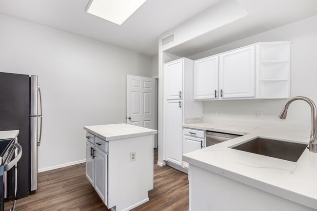 Building Photo - North Scottsdale Large 3 bed condo with attached 2 car garage, 1st floor unit