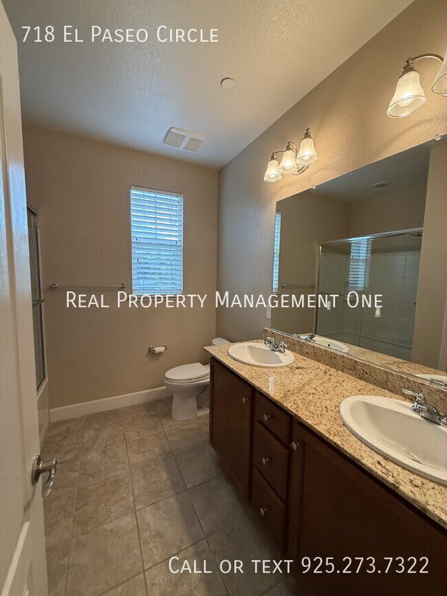 Building Photo - 718 El Paseo Cir