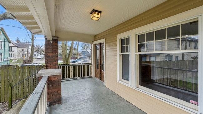 Building Photo - Single-family historic home in West Central with porch and private courtyard.