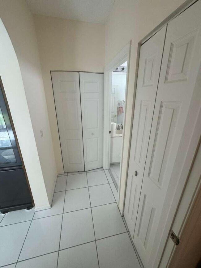 Building Photo - 7874 Laina Ln