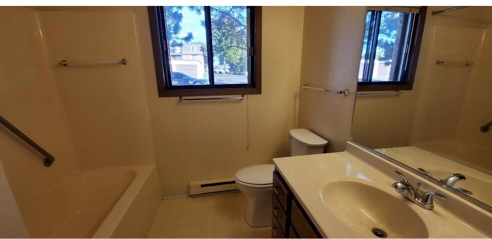 Bathroom - 829 Park Ave S
