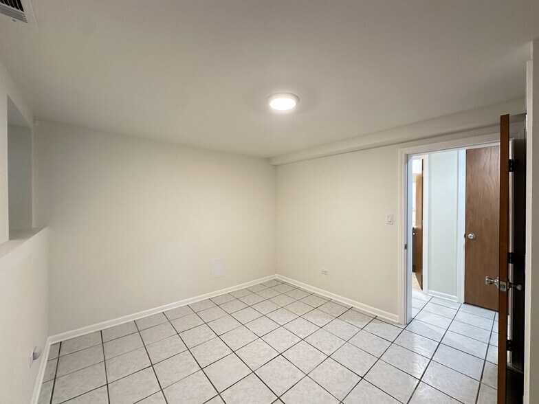 Building Photo - 5808 N Broadway St