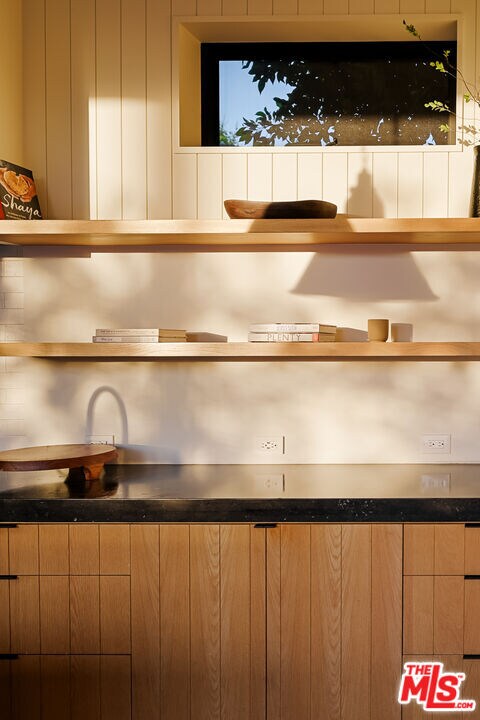 Building Photo - 901 Flower Ave