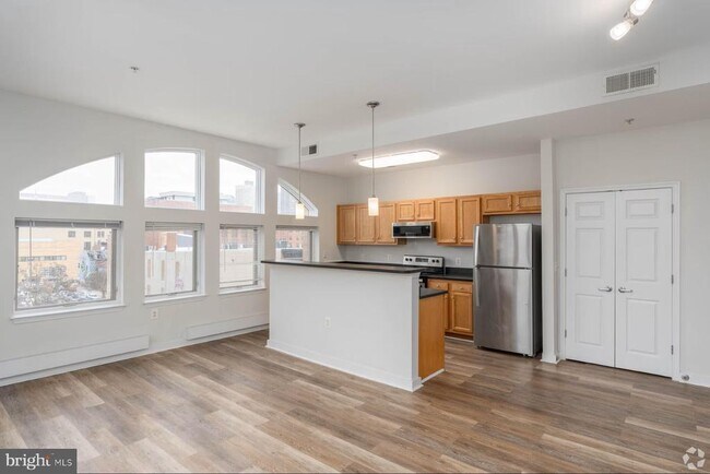 Building Photo - 301 W Franklin St