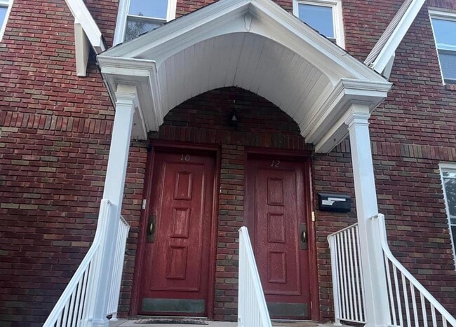 Building Photo - 10-12-12 Morton Pl