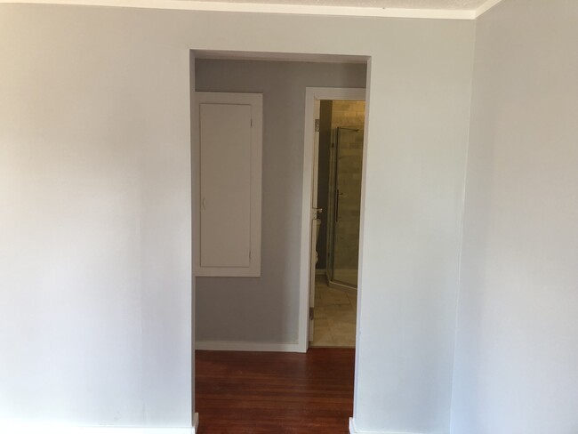 Building Photo - Freshly remodeled 3 bedroom 1 bathroom house!