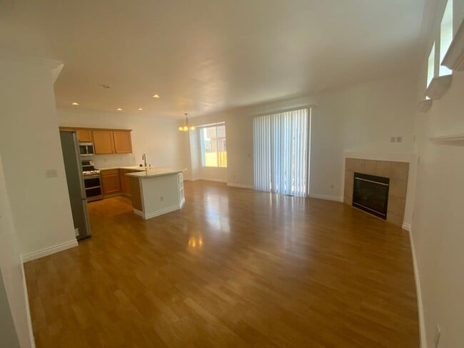 Building Photo - Newly Remodeled Puyallup Gem - Modern Comf...