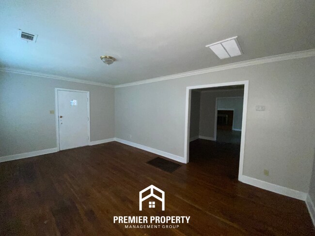 Building Photo - 1716 Warner Ave