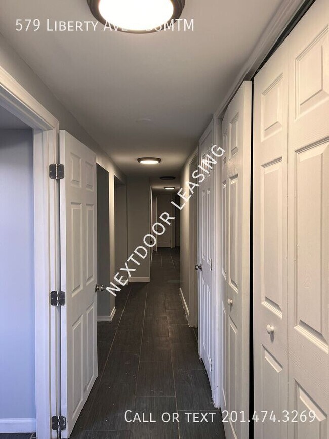 Building Photo - 579 Liberty Ave