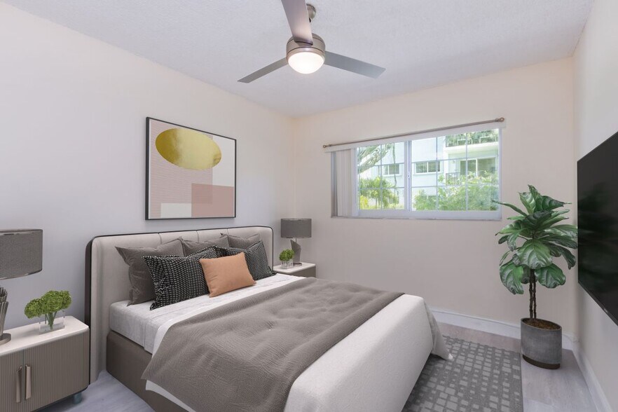 Building Photo - 3000 NE 5TH TE-110-A