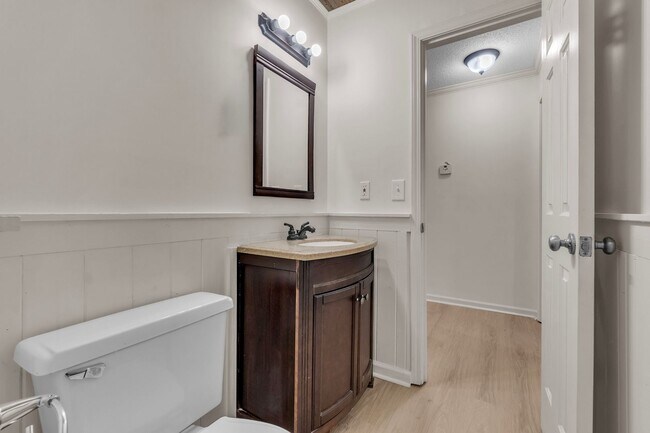 Building Photo - 6503 Evergreen Dr