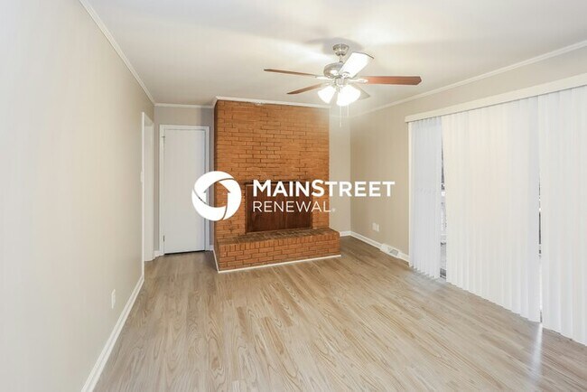 Building Photo - 3 Bedroom Pet-Friendly Home in Charlotte, NC with Main Street Renewal