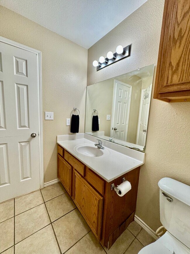 Building Photo - 602 N Bangor Ave