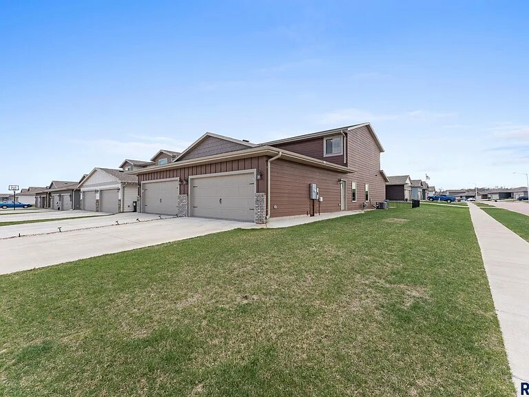 Building Photo - 9625 W Broek Dr