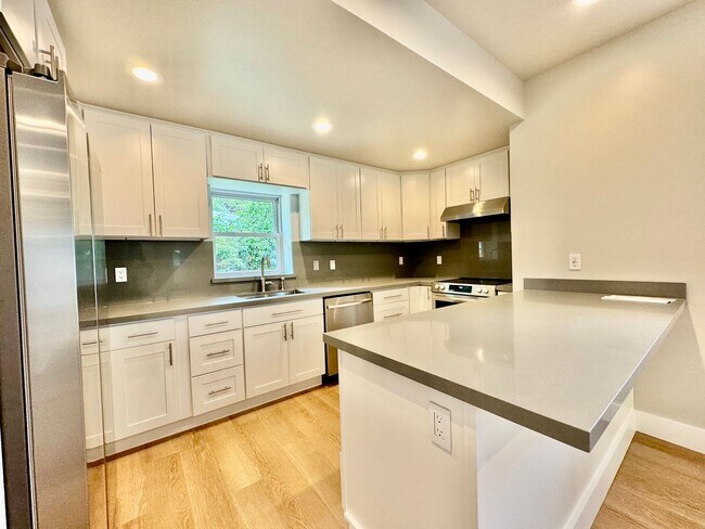 Building Photo - Seward Park fully renovated 4 bedroom, 3 b...