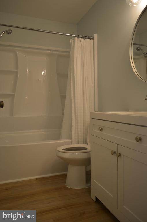 Building Photo - 13 Stanwyck Ct