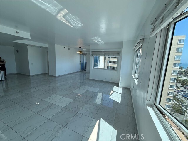 Building Photo - 525 E Seaside Way