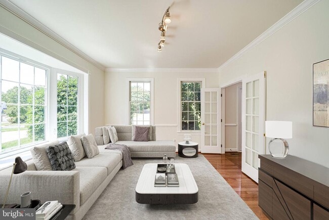 Building Photo - 6207 Woodland Lake Dr