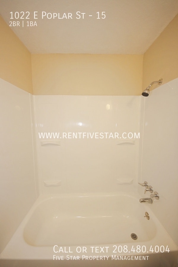 Building Photo - 1022 E Poplar St