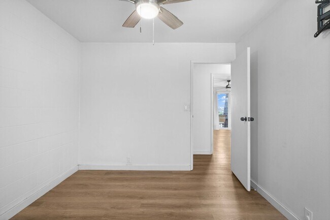 Building Photo - Spacious 3-Bedroom Townhome Across from Pearlridge – Available April 5