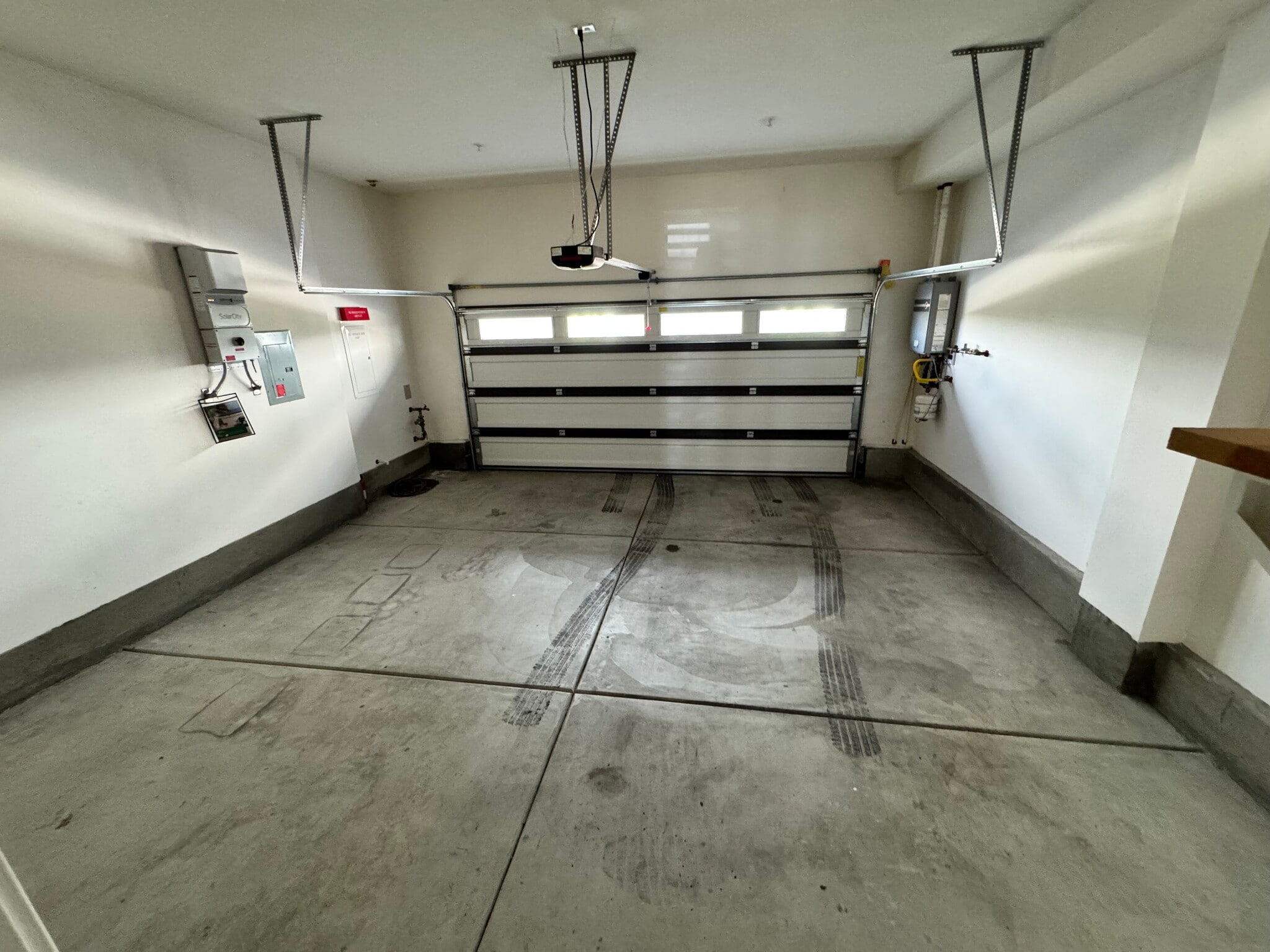 Building Photo - 1506 W Artesia Sq