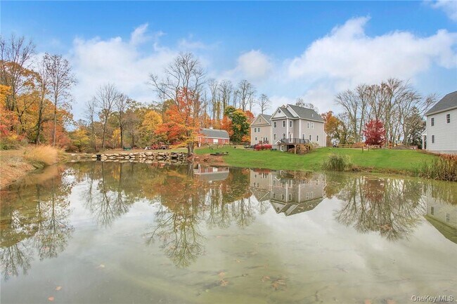 Building Photo - 237 Tomahawk St