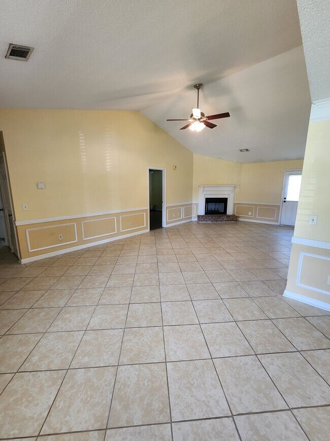 Building Photo - 1060 Desert Shield St
