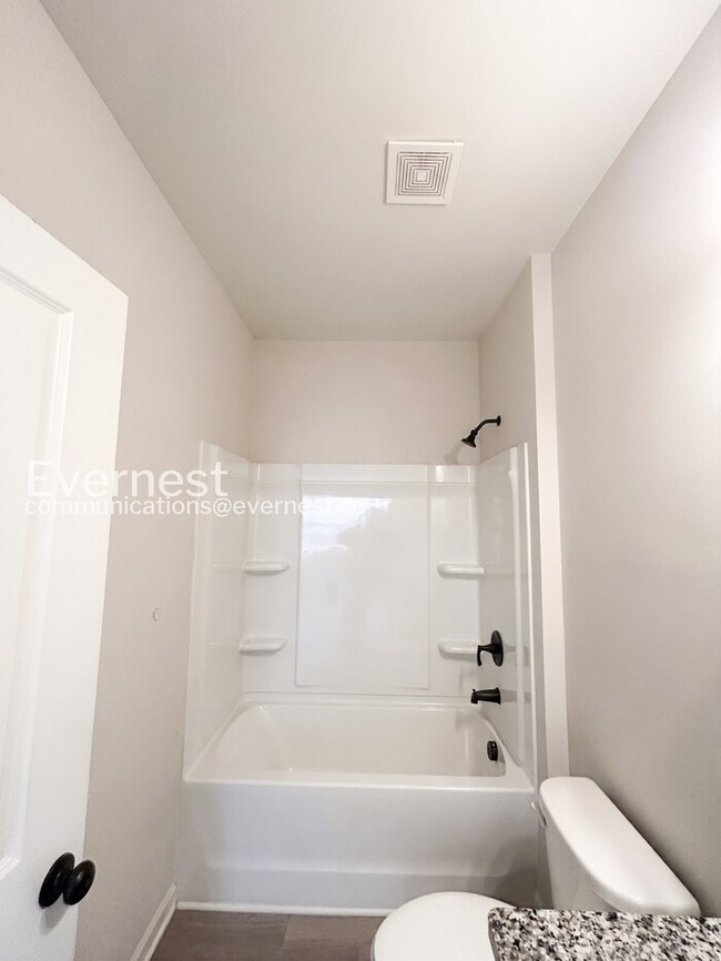 Building Photo - 107 Rhyne Ave
