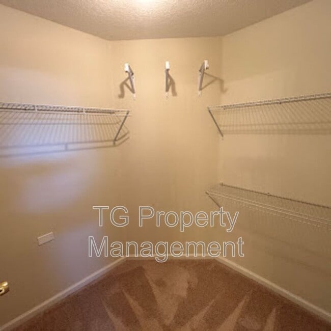 Building Photo - 2493 Brook Park Way