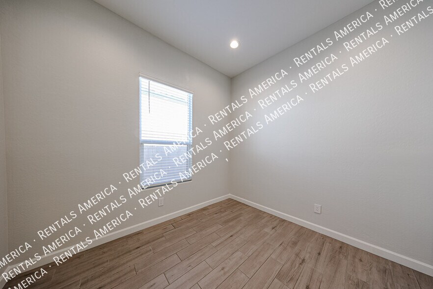 Building Photo - 2131 East Charlotte Dr