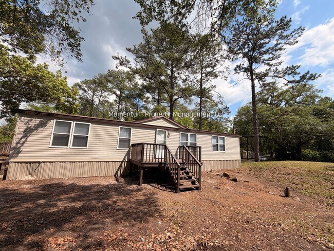 Building Photo - BEAUTIFUL 3/2 AVAILABLE NOW! ASK ABOUT OUR SPECIALS!!!