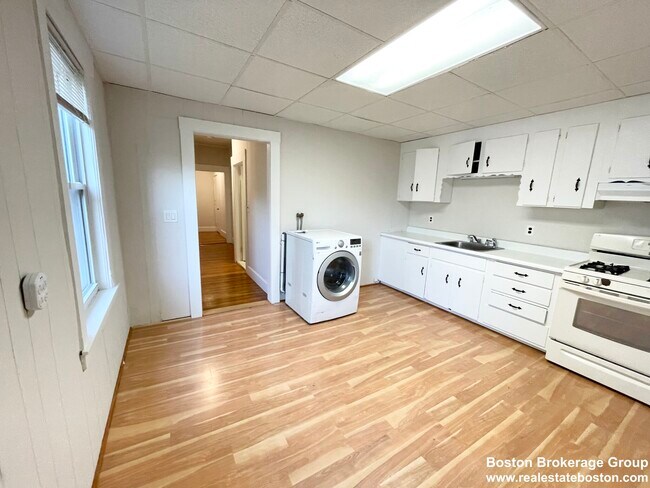 Primary Photo - 120 Buttonwood St
