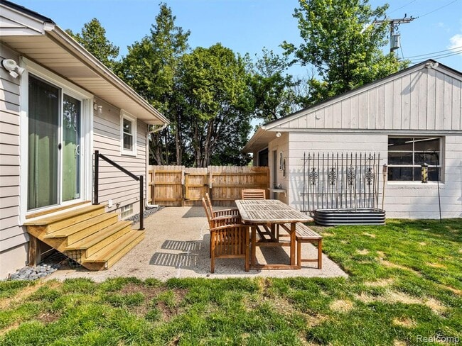 Building Photo - 1304 Grove Ave