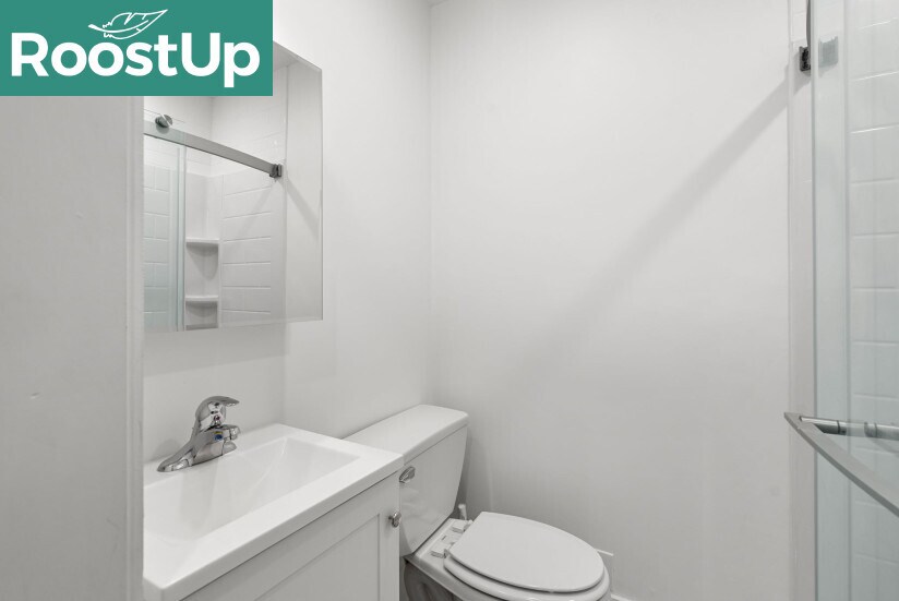 Building Photo - Furnished private bedroom with private ens...