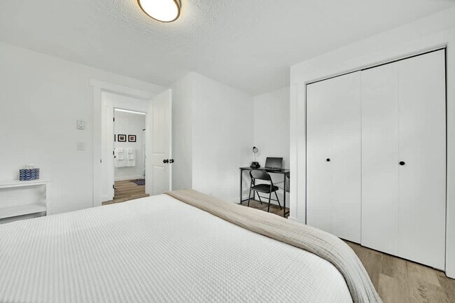 Building Photo - 5999 N Pinegrove Dr