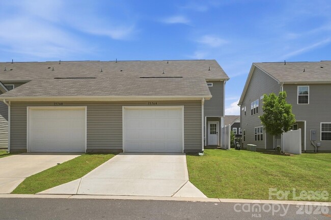 Building Photo - 15764 Country House St