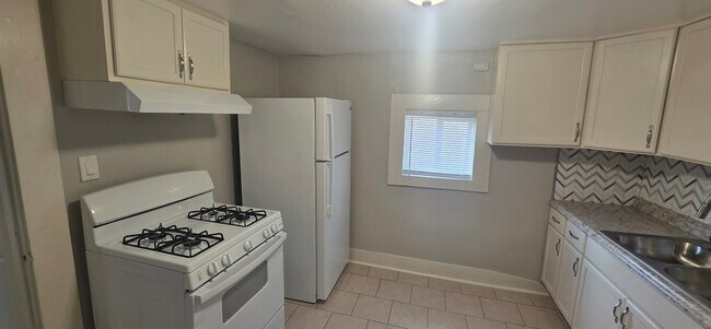 Building Photo - 712 40th St