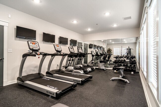 Building Photo - Fully Furnished 2 Bedroom 2 Bath Apartment
