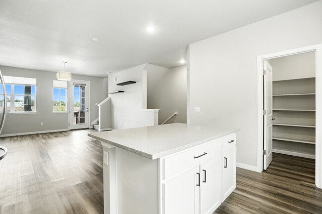 Building Photo - Modern 2-Bed, 2.5-Bath Townhome with Garage