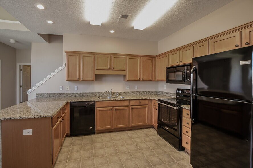 Building Photo - 1132 Hoska Cove