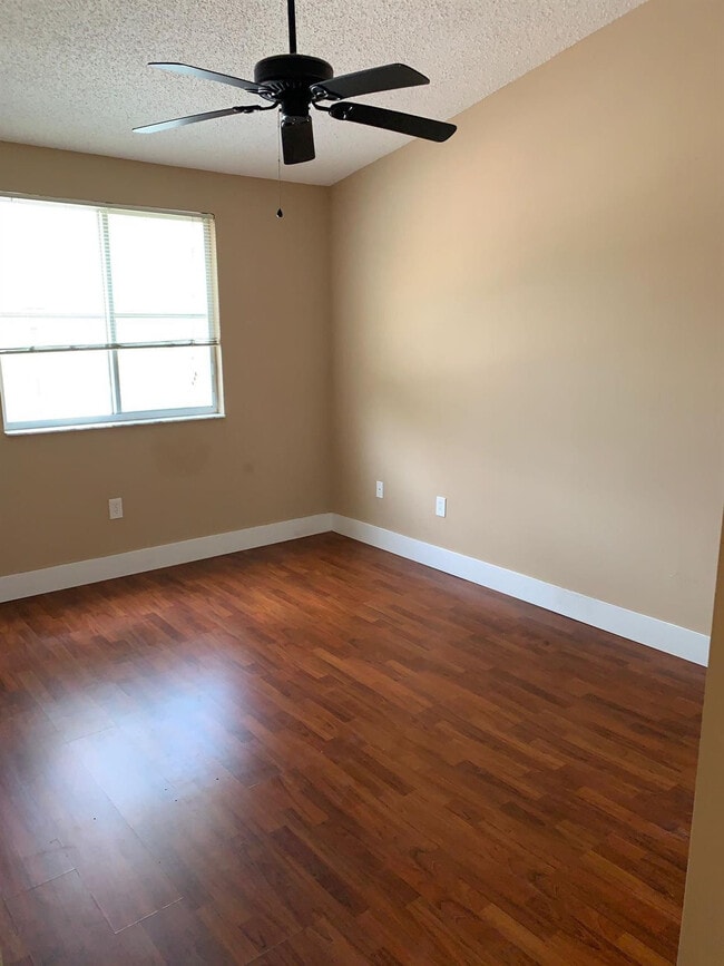 Building Photo - 2400 NW 98th Ln