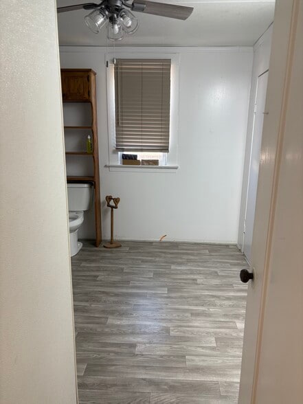 Bathroom with the shower - 514 Kaweah St