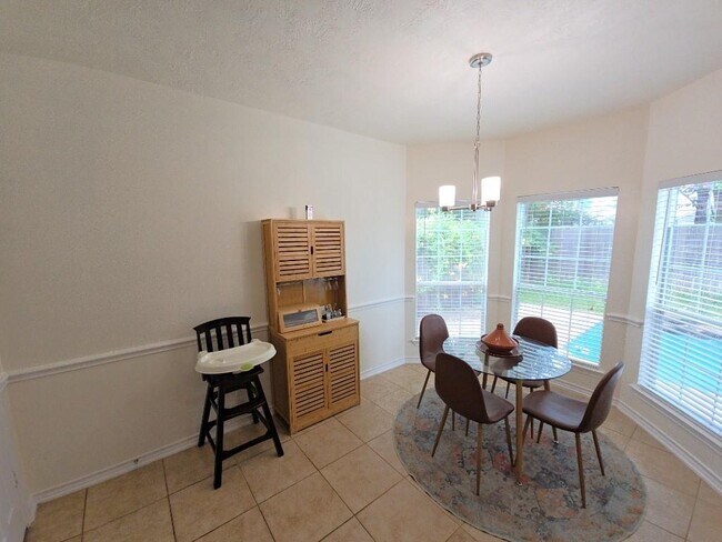 Building Photo - 16514 Bluff Springs Dr