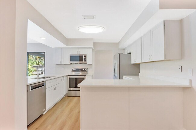 Building Photo - 85 Hickory Hill Rd