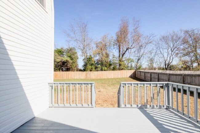 Building Photo - 3 Bedroom 2.5 Bathroom Home w/ Bonus Room!