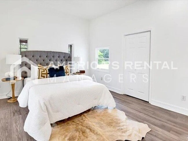 Building Photo - Room to Roam: Expansive Home with Screened Porch - Coming Soon!!