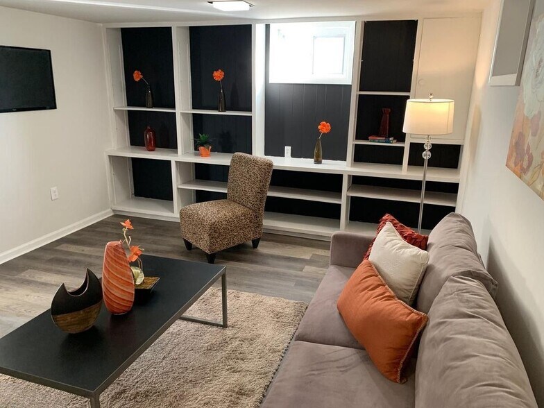 Building Photo - 9407 Colesville Rd