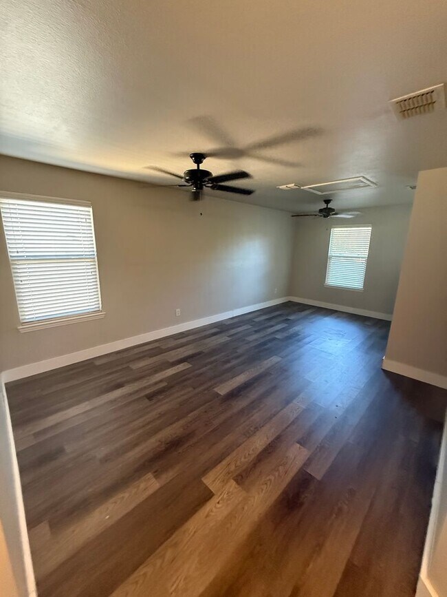 Building Photo - CASTLEBERY SCHOOL DISTRICT!! $1,1000 OFF YOUR FIRST FULL RENT IF YOU ARE READY TO MOVE!!!!!River ...