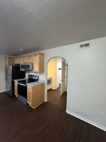 Building Photo - 6672 W Valley Oak Dr