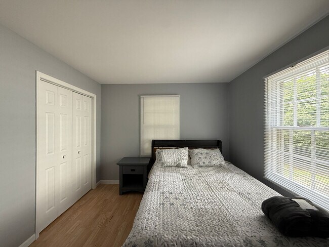 Building Photo - 501 N Dickson St